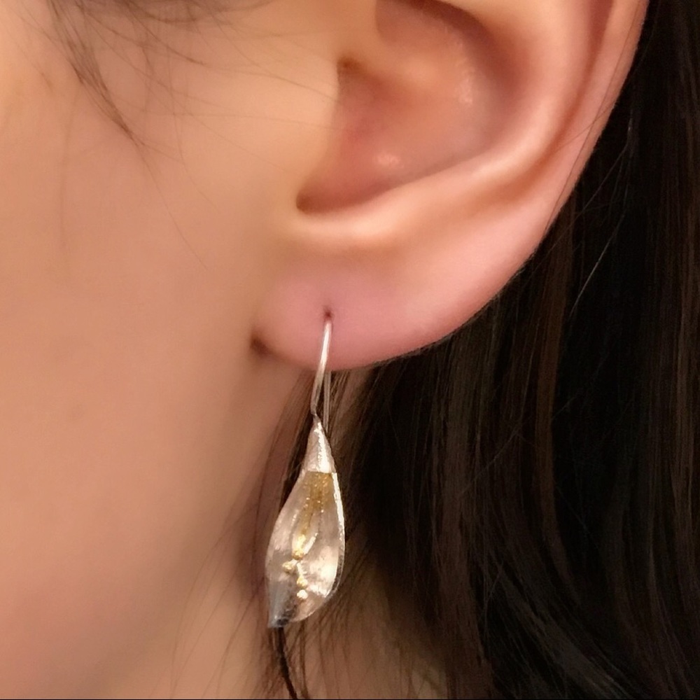 Silver leaf earrings with touch of gold - Picture 6 of 6